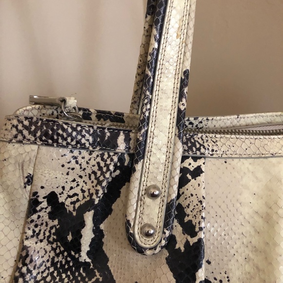 Adorable Calvin Klein Bag - Picture 2 of 4